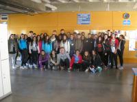 Grupo de alumnos en su visita a la piscina